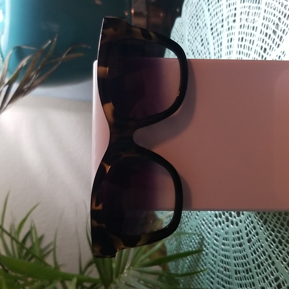EUC Quay Australian After Hours Tortoise Shell sunglasses